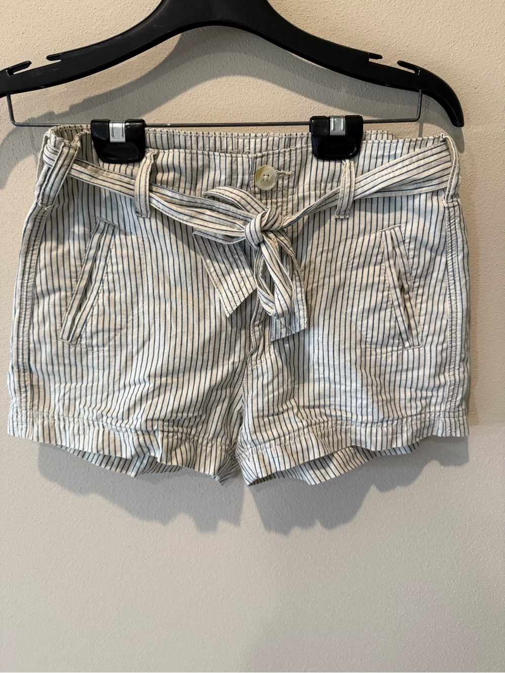 American Eagle Outfitters Striped Tie-Belt Shorts - White & Blue Women’s 0